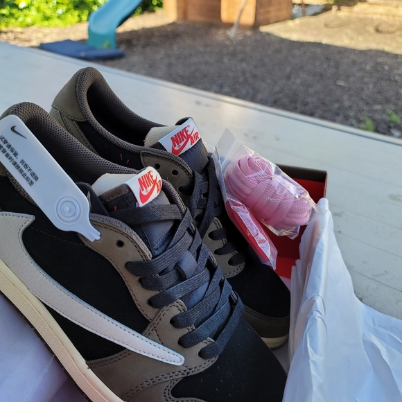 Travis Scott Lows 1s - Picture 7 of 7